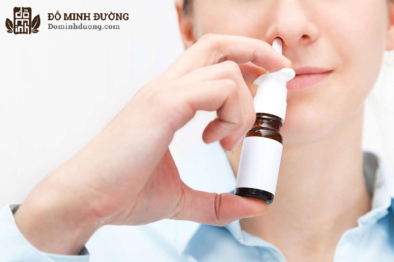 Nếu người bệnh có kem theo triệu chứng viêm mũi dị ứng thì có thể dùng thuốc xịt mũi để cải thiện 