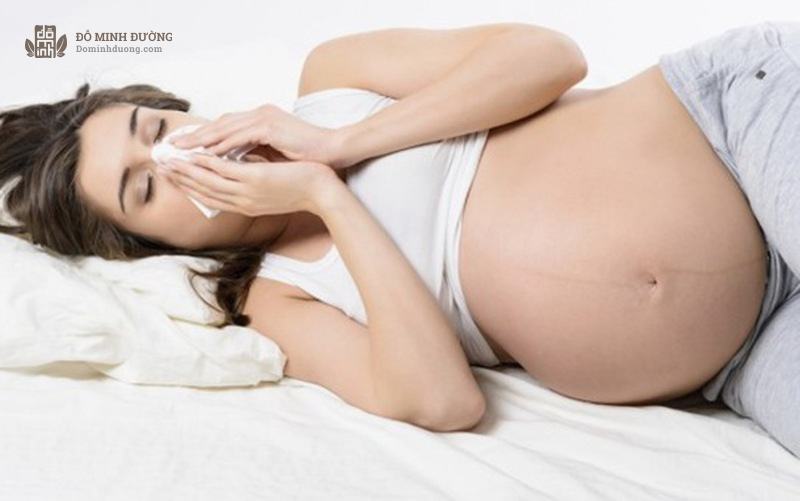Viêm họng ảnh hưởng đến giấc ngủ và sức khỏe của mẹ bầu