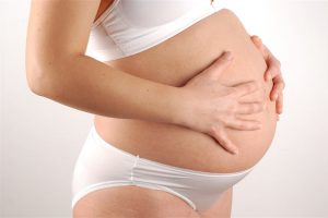 Ngứa bụng là tình trạng thường gặp ở phụ nữ mang thai
