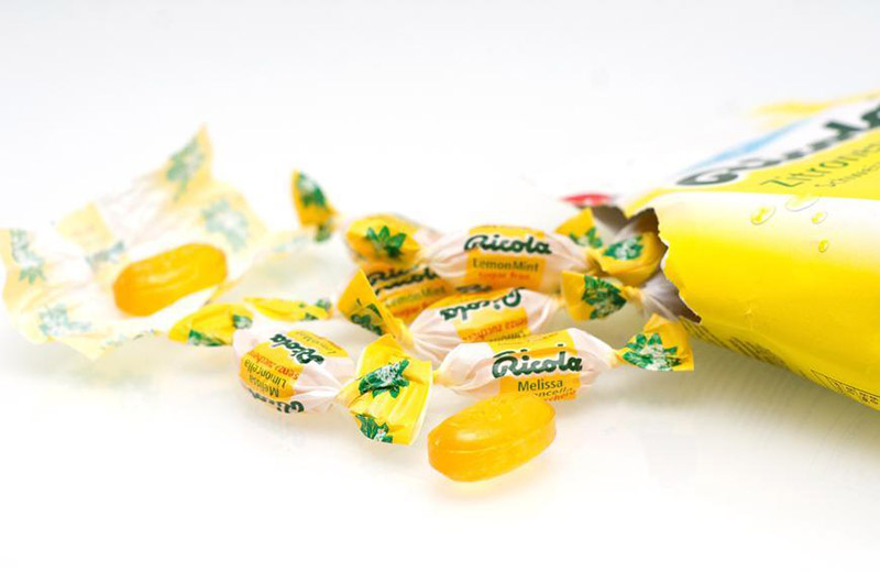 Kẹo ngậm viêm họng Ricola Lemon Mint chiết xuất từ thảo dược tự nhiên