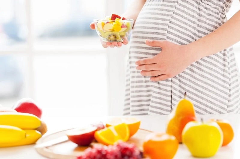 Trong thời gian thai kỳ, mẹ bầu cần bổ sung nhiều trái cây, rau xanh