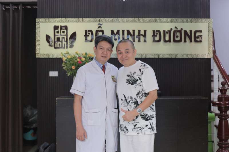 Nghệ sĩ Xuân Hinh chữa thoát vị đĩa đệm tại nhà thuốc Đỗ Minh Đường