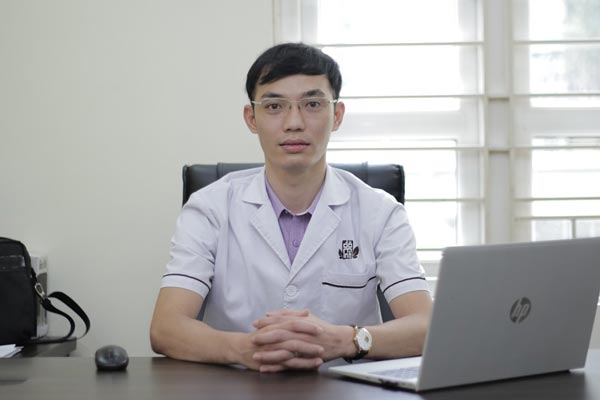 Lương y Nguyễn Bảo Trung có gần 10 năm kinh nghiệm trong khám chữa bệnh bằng YHCT