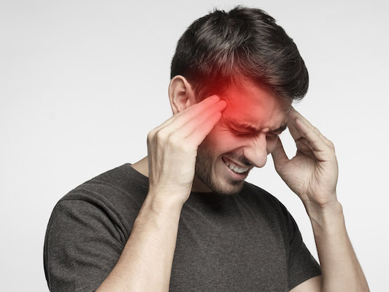 Tacrolimus có tác dụng phụ là gây đau đầu