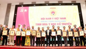 Lương y Đỗ Minh Tuấn nhận danh hiệu Tinh hoa y học cổ truyền