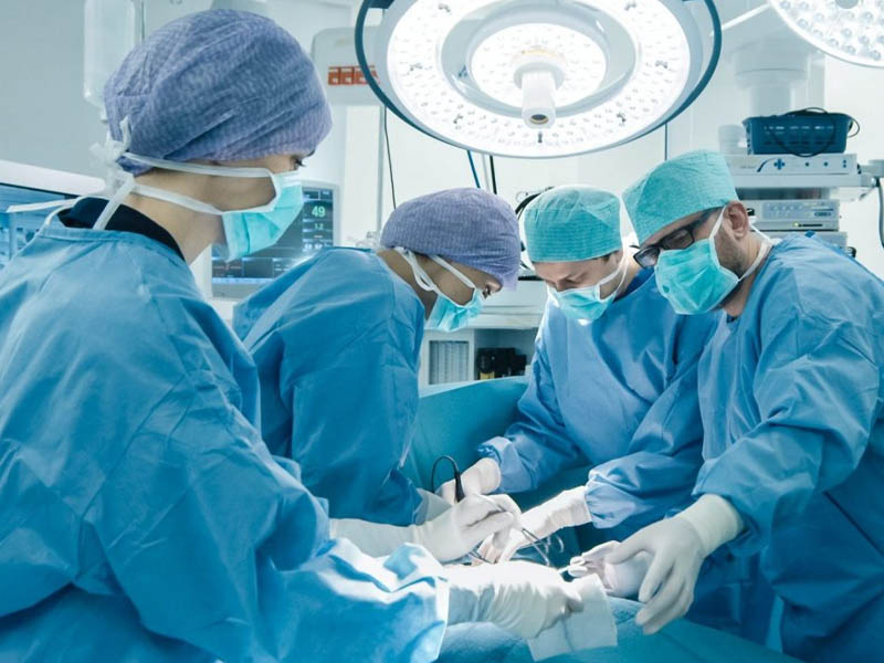 Người bệnh có thể được phẫu thuật để cắt bỏ túi tinh hoặc đặt dẫn lưu mủ túi tinh