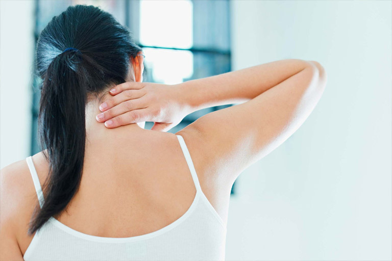 Bấm huyệt Phong môn có khả năng giảm đau lưng