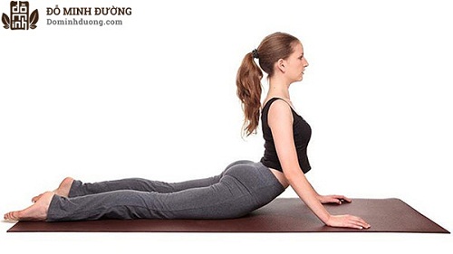 Tư thế yoga ngẩng đầu có tác dụng phục hồi các tổn thương ở phần cổ vai gáy